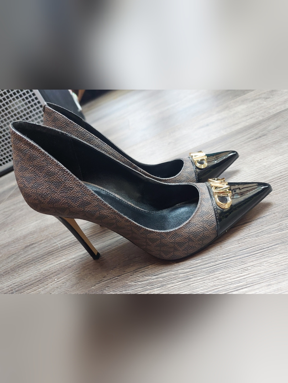 Michael Kors - Parker Logo Women’s Brown High Heel Pumps with Gold Accent Sz 7M
